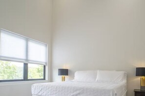 5 bedrooms, iron/ironing board, WiFi, bed sheets