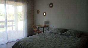 2 bedrooms, iron/ironing board, WiFi, bed sheets - Recent house in the countryside, near Cahors (Lhospitalet)