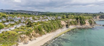 Blue Haze - Exclusive Duporth Estate  with private beach access