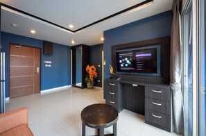 In-room safe, free WiFi, bed sheets - New Nordic Club 1 by Apartwell (Pattaya)