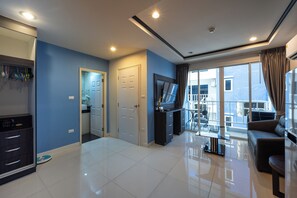 Comfort Apartment, Balcony, City View | In-room safe, free WiFi