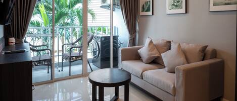 Comfort-huoneisto, parveke, näköala pihalle | Tallelokero huoneessa, ilmainen Wi-Fi