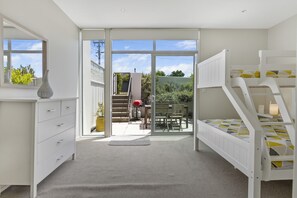 3 bedrooms, iron/ironing board, free WiFi, bed sheets - Water Views Apartment | Stylish 3BR Villa with Pool & Lake Access (Taupō)