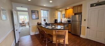 Charming 2-bedroom house, with large greatroom, quiet Avenues neighborhood