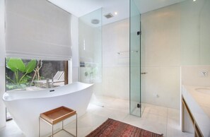 Serviettes fournies, papier de toilette