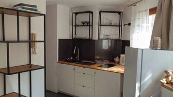 Fridge, stovetop, coffee/tea maker, cookware/dishes/utensils