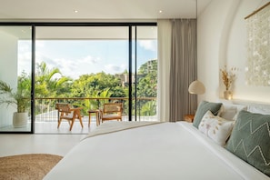 Villa, balcon, vue piscine | Vue de la chambre