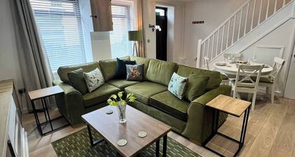 Monthly Stay 3 bed Bike Store Contractors