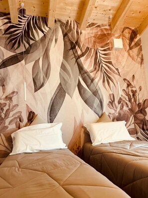 Deluxe Double or Twin Room | Desk, laptop workspace, blackout drapes, soundproofing - La casa nel bosco (Scandiano)