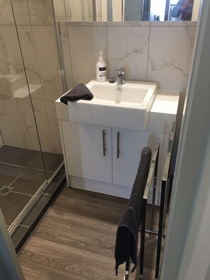 Shower, hair dryer, soap, shampoo - Ski In Ski Out Sun Valley on Chamois, overlooking Chamois Run. Watch Mogul comps (Mount Buller)