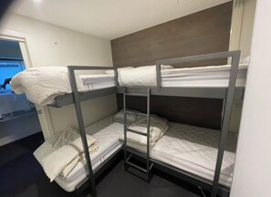 2 bedrooms, free WiFi, bed sheets - Ski In Ski Out Sun Valley on Chamois, overlooking Chamois Run. Watch Mogul comps (Mount Buller)