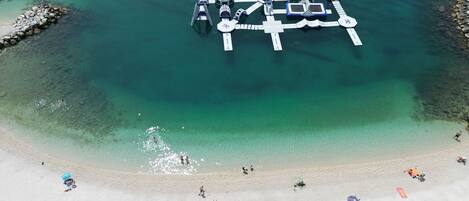 位於海灘上、白沙、7 間海灘酒吧