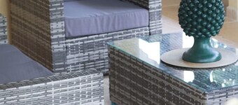 Delightful and refined villa nestled in a green oasis in the city