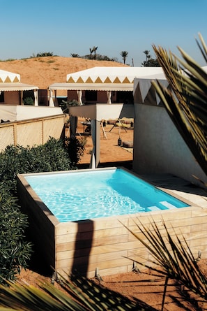 A pool area with a clear blue pool, surrounded by palm trees and a sandy landscape. - Palmeraie Oasis Camp - A Member Of Barcelo Hotel Group (Marrakech)