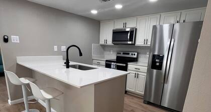 Mid-Century Modern ATX Condo near South Congress