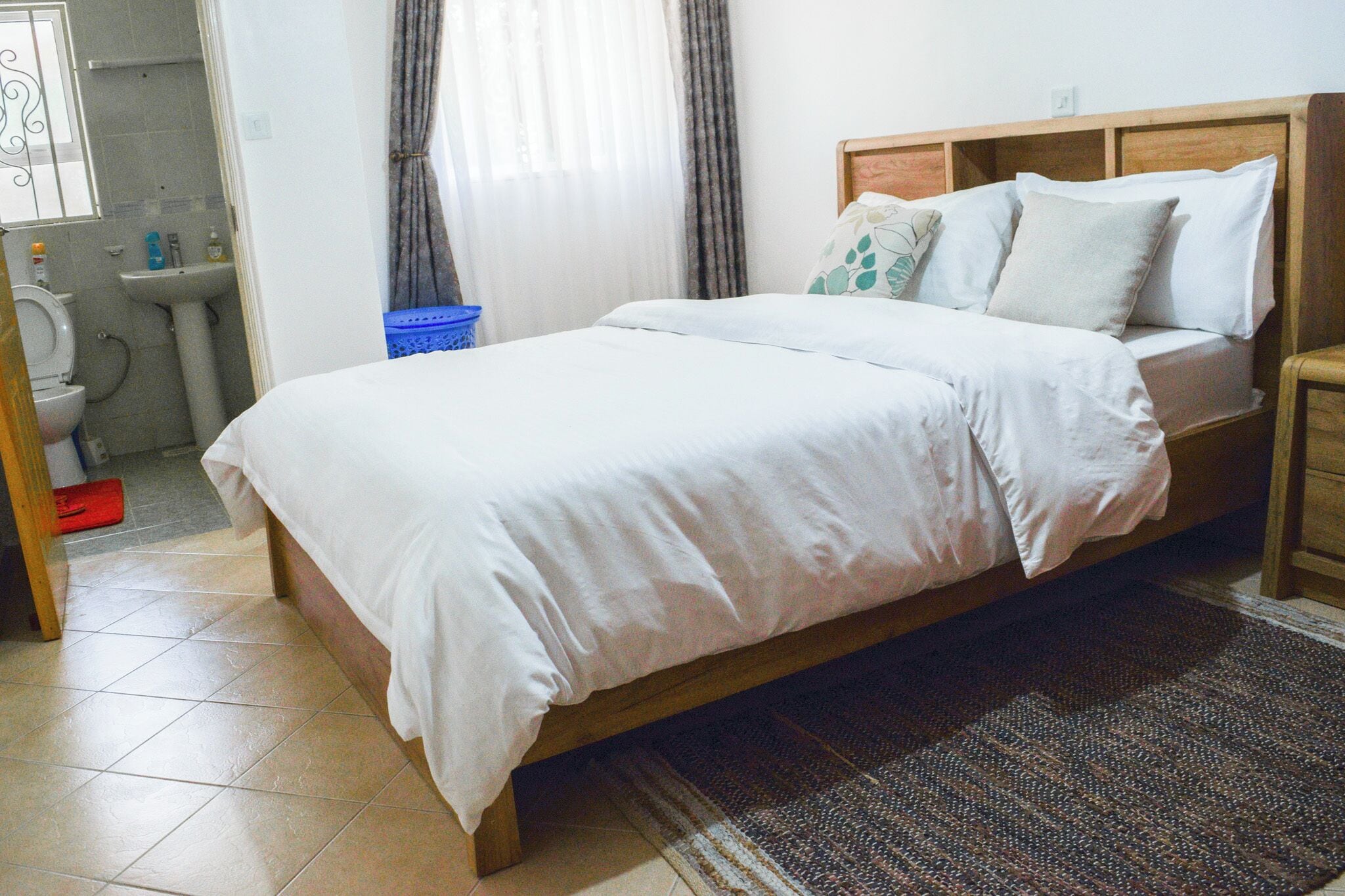 4 habitaciones, tabla de planchar con plancha y wifi gratis 