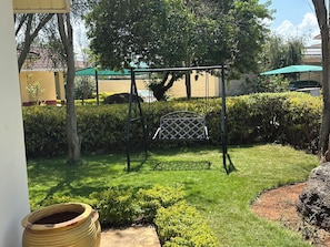 Villa Confort | Vista al jardín