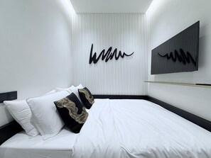 Economy Double Room | Desk, laptop workspace, free WiFi - SOCIAL on Outram (Singapore)