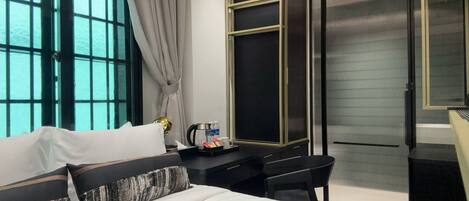Deluxe Double Room | Desk, laptop workspace, free WiFi