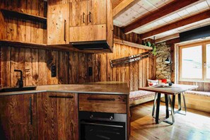 Fridge, oven, dishwasher, coffee/tea maker - Le Chalet des Amis - Saint-Marcel (Les Belleville)