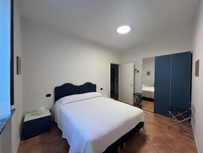 2 Schlafzimmer, BĂŒgeleisen/BĂŒgelbrett, WLAN, BettwĂ€sche