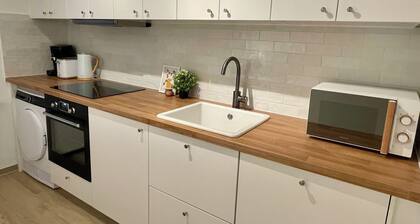 West wing apartment centrally located, Westflügel Apartment zentral mit Parkplatz