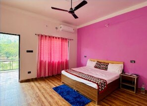 Deluxe kamer, uitzicht op bergen | Gratis wifi, beddengoed