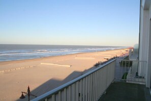 Beach nearby - Golden Beach I E3 - Charming 2 bedrooms - corner apartment with sea view (De Haan)