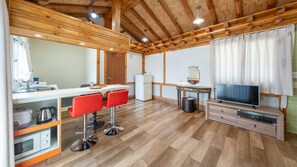 Basic Room, 1 Bedroom (Iron Cauldron Room(Pet/ Private BBQ)) | 1 bedroom, free WiFi - Gapyeong Iris Pension (Gapyeong)