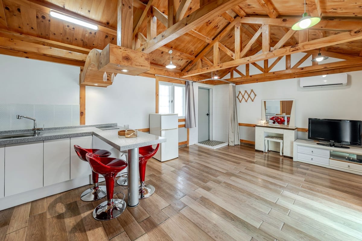 Basic-Zimmer, 1 Schlafzimmer (Island Village Room(Pet/ Private BBQ))