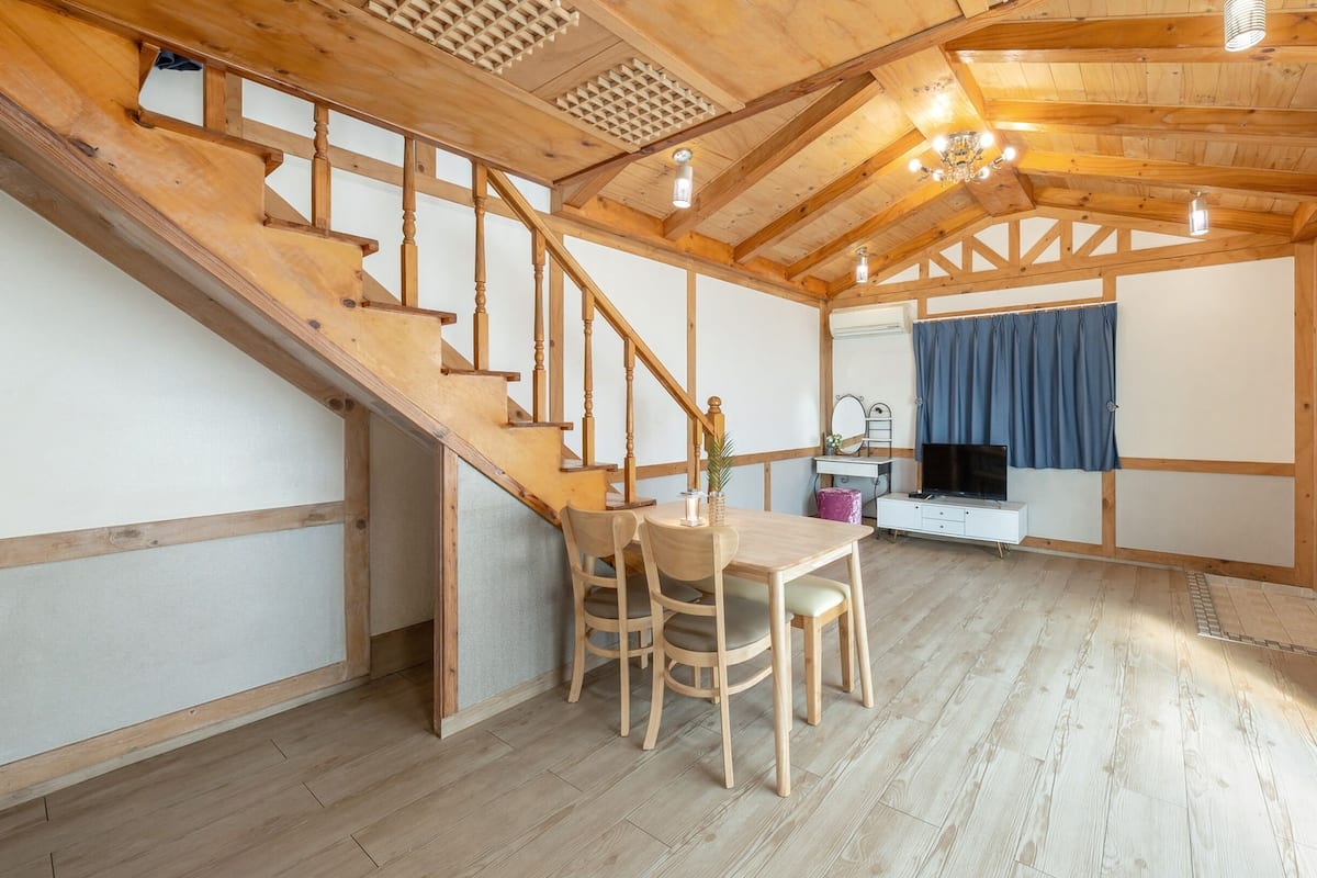 Chambre, 1 chambre (Tiled-roof Room(Pet/ Private BBQ)) | 1 chambre, Wi-Fi gratuit