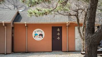 Basic Room, 1 Bedroom (Corn Room (Pet/ Private BBQ)) | 1 bedroom, WiFi (free)