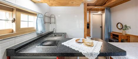 Basic Room, 1 Bedroom (Sweet Potato Room (Pet/ Private BBQ))