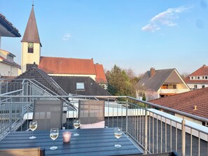 Outdoor dining - Sundeck Suite, central & quiet, Sonnendeck Suite, zentral, ruhig mit Parkplatz (Bad Rothenfelde)