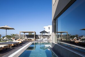 A heated pool - Coastal Villa Aya: Minimalist Elegance by etouri (Rethymno)