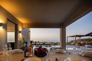 Outdoor dining - Coastal Villa Aya: Minimalist Elegance by etouri (Rethymno)