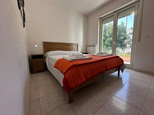 1 bedroom, internet, bed sheets