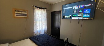 Cozy 2-bedroom apartment in charming Fargo with AC, WiFi