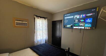 Cozy 2-bedroom apartment in charming Fargo with AC, WiFi