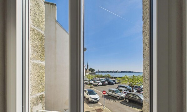 Interior - -COTTEN- Grand duplex vue mer au cœur de Concarnea (Concarneau)