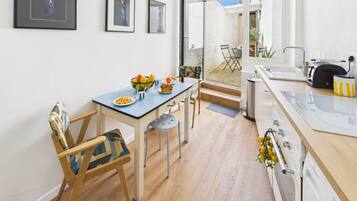 Réfrigérateur, micro-ondes, four, lave-vaisselle