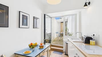 Réfrigérateur, micro-ondes, four, lave-vaisselle