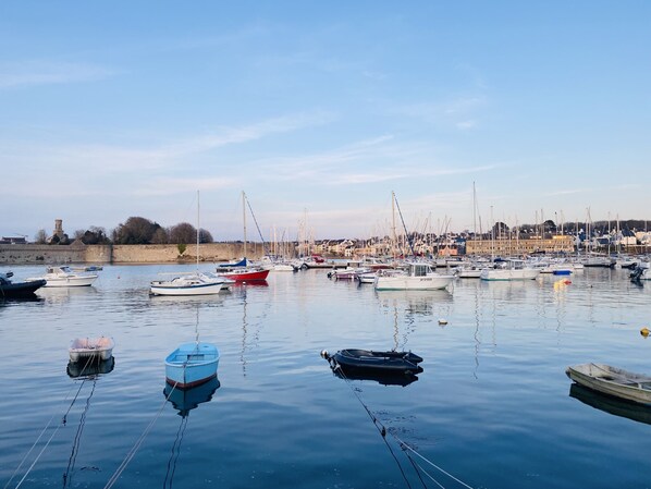 Marina - -COTTEN- Grand duplex vue mer au cœur de Concarnea (Concarneau)