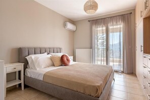 3 chambres, fer et planche à repasser, lit de bébé portatif