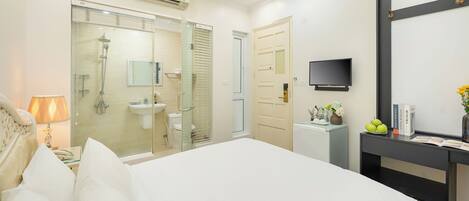1 bedroom, desk, free WiFi, bed sheets
