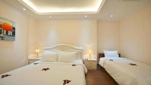 Desk, soundproofing, free WiFi, bed sheets - Hanoi Milton Boutique Hotel  (Hanoi)