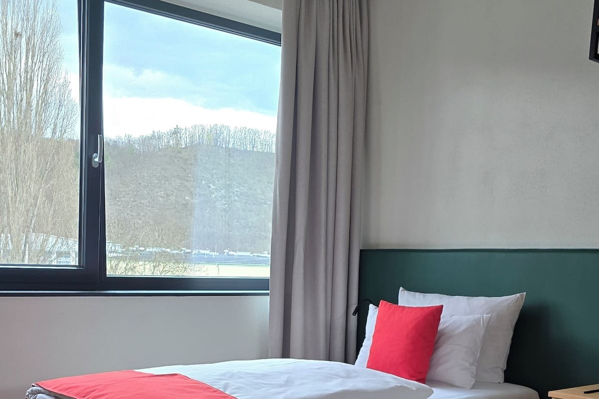 Comfort Single Room | Premium bedding, Select Comfort beds, minibar, laptop workspace