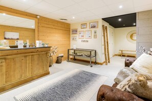 Unclassified image, 5 of 25, button