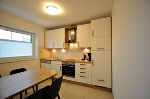 Microondas, lavavajillas y tostadora 