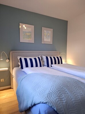 2 bedrooms, iron/ironing board, WiFi